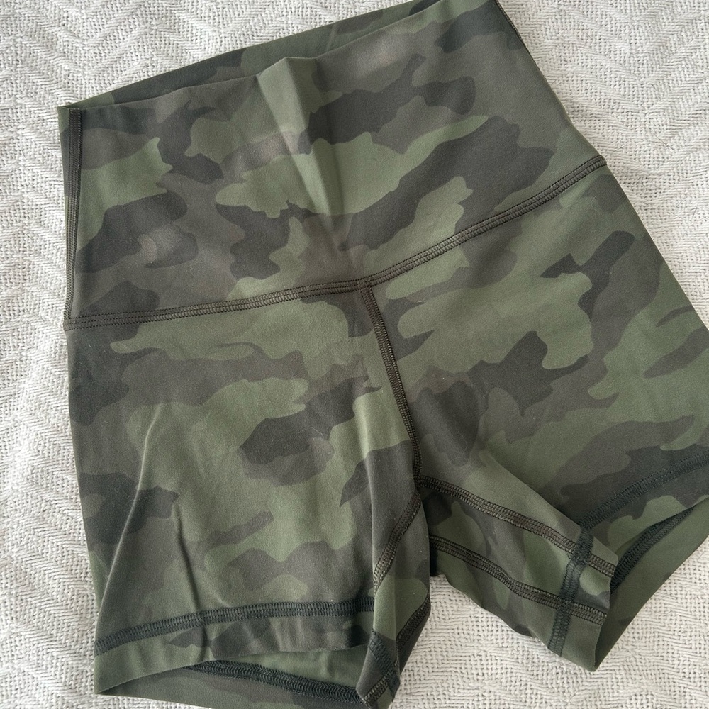 Lululemon Camo Green Women's Spandex Shorts